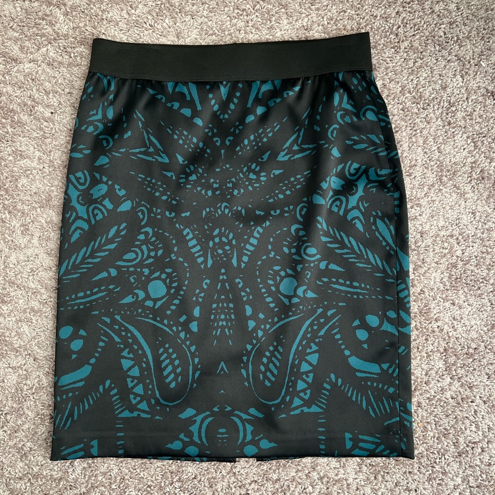 Express pencil skirt, Size 8 , Green and Black paisley pattern